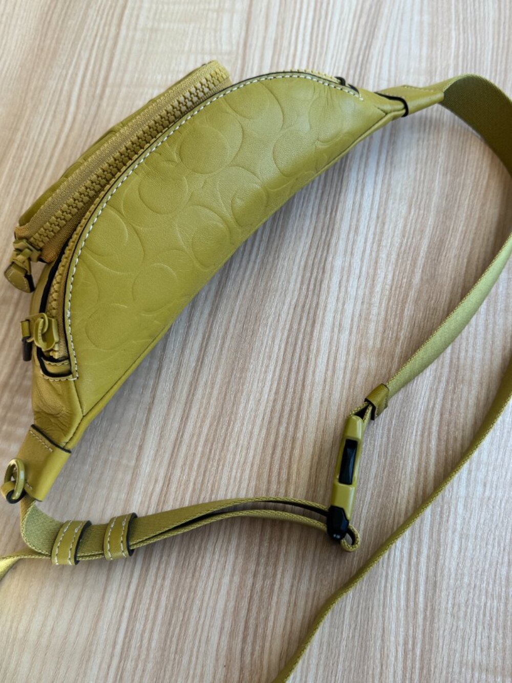 Authentic Coach Sprint Belt Bag 24" Signature Leather - Chartreuse Color - Picture 9 of 14